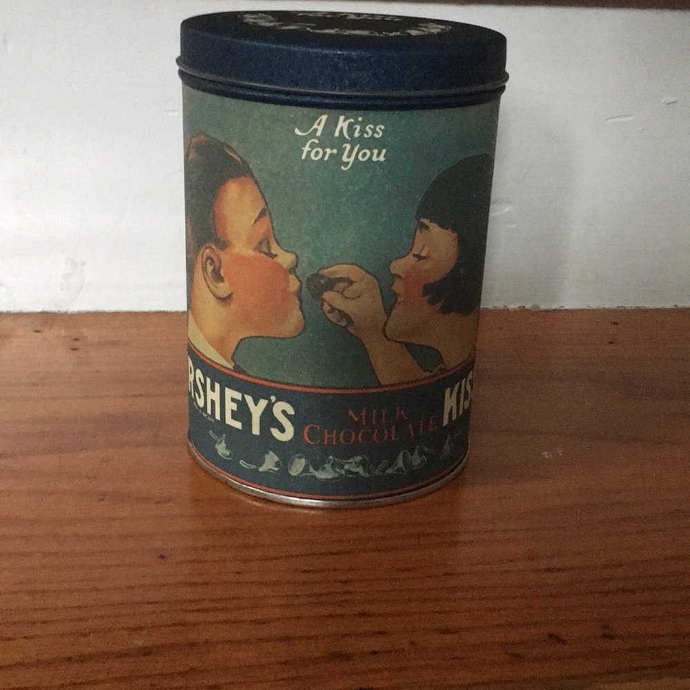 Hershey’s vintage decor tin